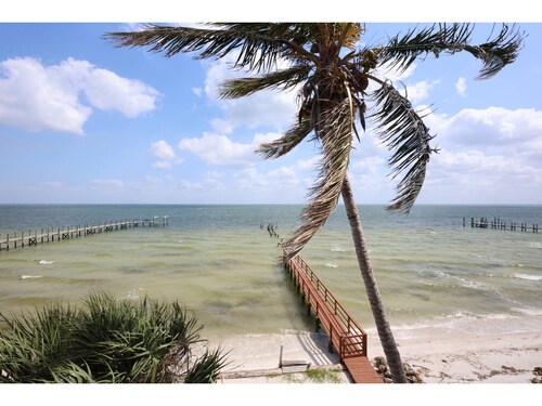 Snook suite a Wonderful 1-bedroom  suite in a beach lodge  in charming Bokeelia