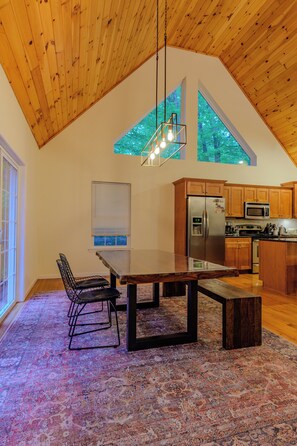 Dining - Spacious Masthope Retreat – 4-Bed, 5-Bath, Sleeps 12 + Lake & Resort Amenities (Lackawaxen)