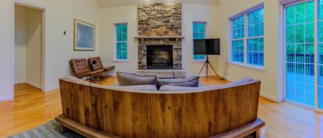 Télévision, cheminée