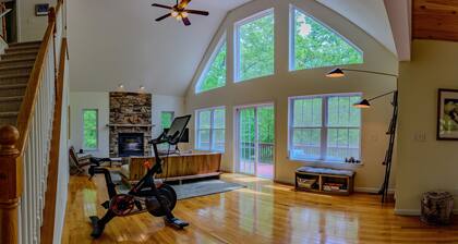 Spacious Masthope Retreat – 4-Bed, 5-Bath, Sleeps 12 + Lake & Resort Amenities