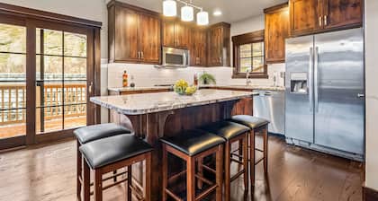 Ski-in, Ski-out Townhome on Tamarack!