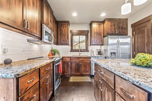 Mikrowelle, Ofen, Herdplatte, Geschirrspüler