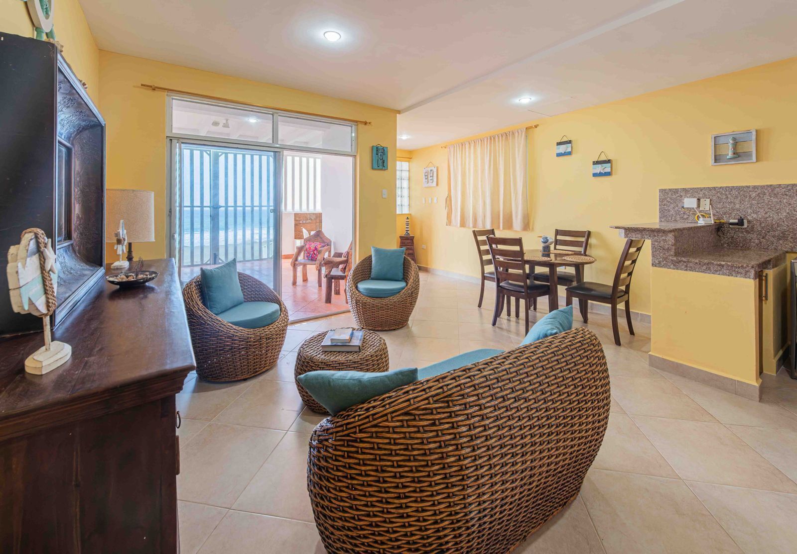 Family Apartment, Oceanfront | Living area
