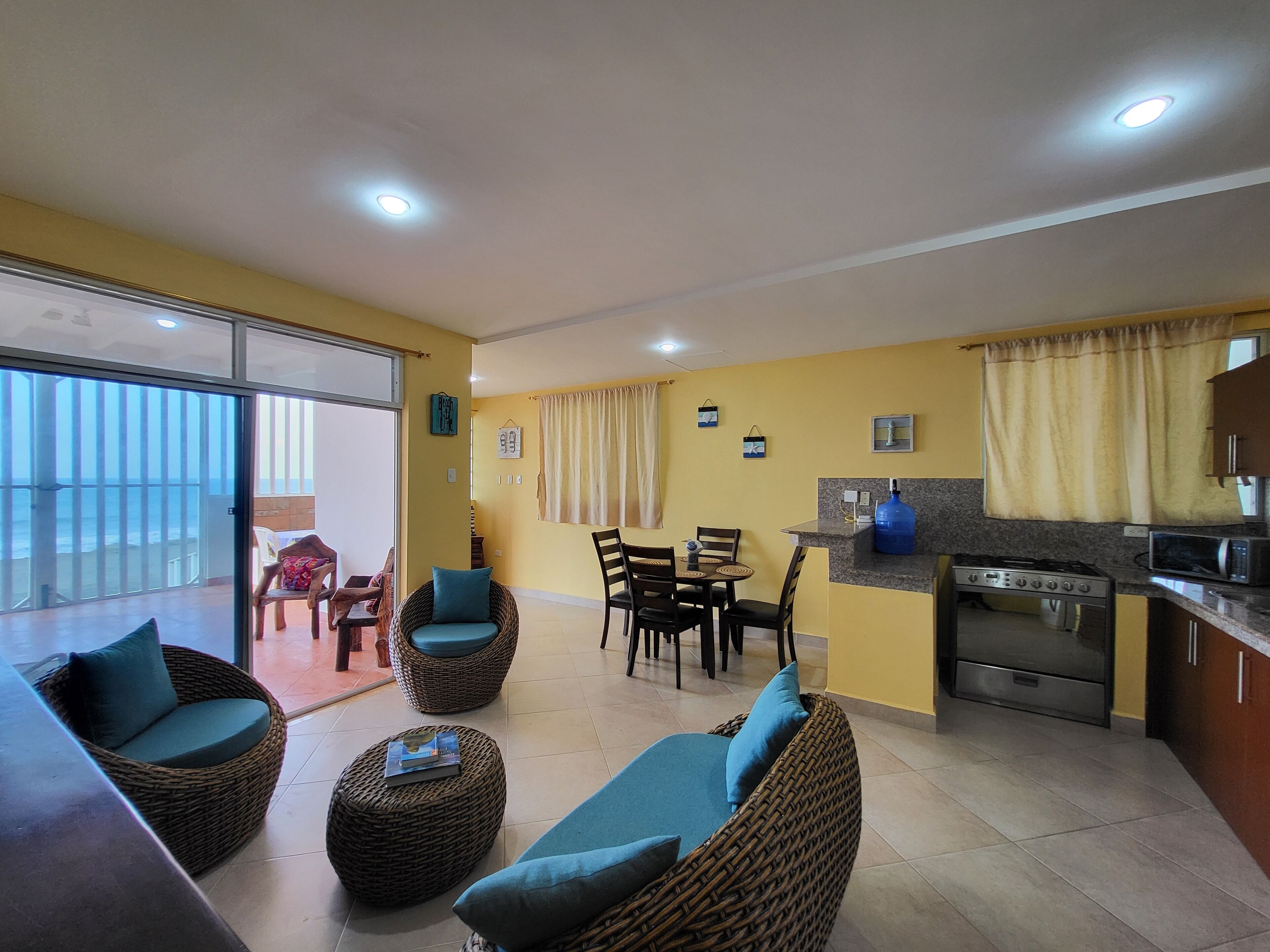 Apartamento família, de frente para o oceano | Área de estar