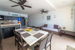 Appartement Familial, balcon, vue mer | Coin séjour