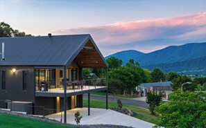 Exterior - Fiddle View | Alfresco Dining with Mountain Views (Tawonga South)