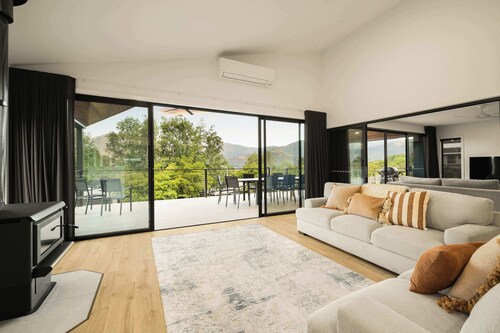 Fiddle View | Alfresco Dining with Mountain Views