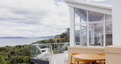 Surfside House | Dodges Ferry coastal retreat