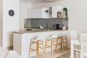 Interior - Only Few Steps to Noosa Rivers - Little Noosa Gem (Noosaville)
