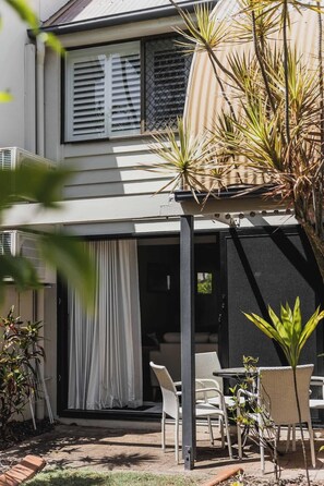 Outdoor dining - Nautilus- Little Noosa gem, close to everything! (Noosaville)