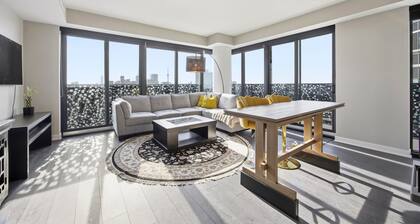 Opulent Yorkville Esacpe - 2BR + 2 full bath & 1 Free Parking