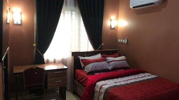 Iron/ironing board, WiFi, bed sheets