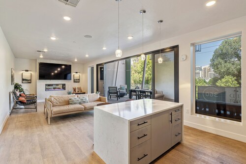 Cozy KING BED Loft Apt/GYM/Garage/W/D/WIFI