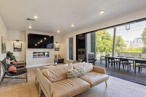 Living area - Cozy KING BED Loft Apt/GYM/Garage/W/D/WIFI (Salt Lake City)