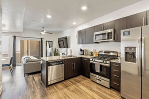 Private kitchen - Cozy KING BED Loft Apt/GYM/Garage/W/D/WIFI (Salt Lake City)