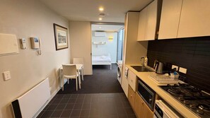 1 bedroom, iron/ironing board, WiFi, bed sheets - One Bedroom Penthouse Apartment in Box Hill (Box Hill)
