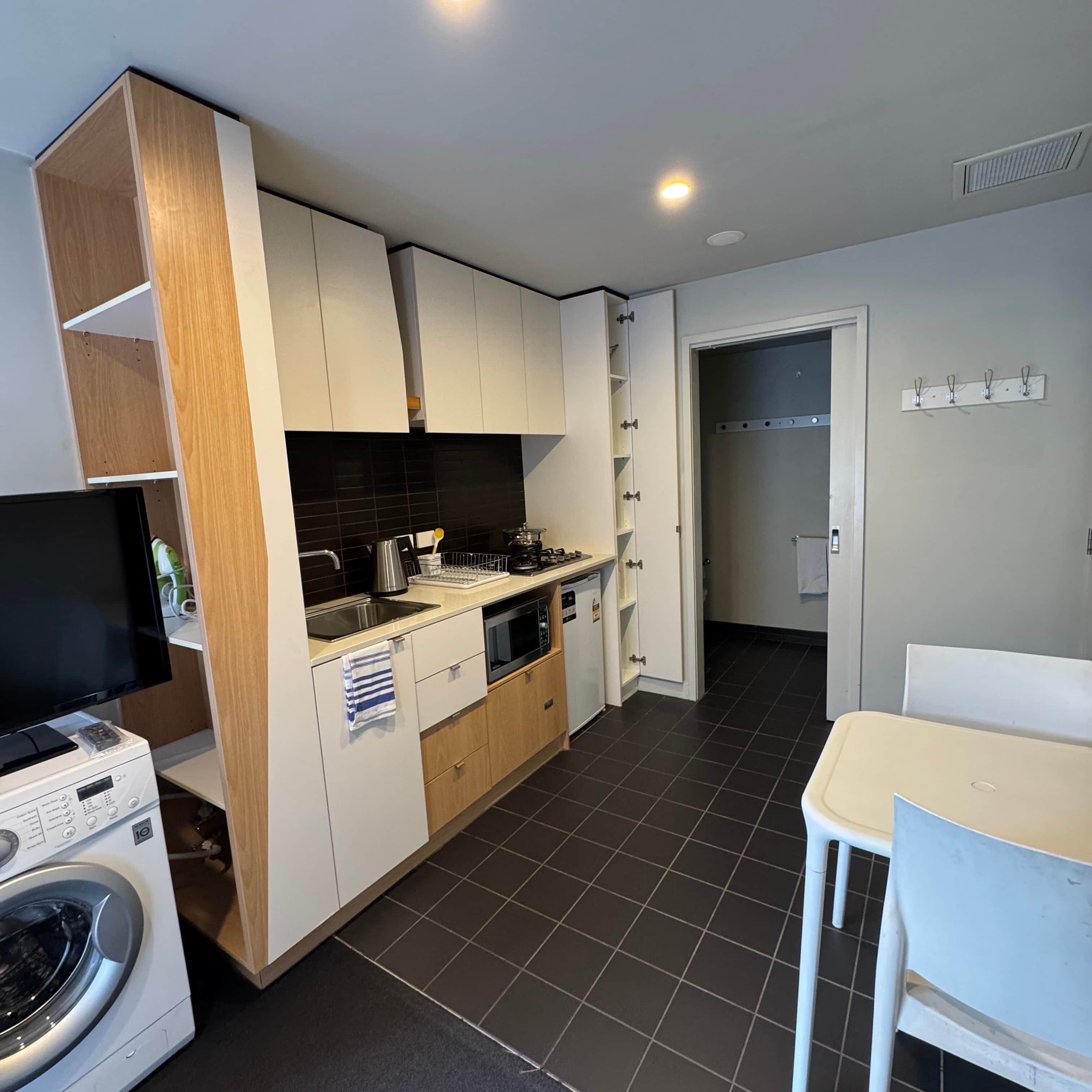 Fridge, microwave, stovetop, dishwasher