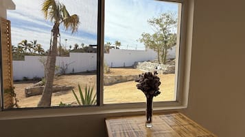 Comfort Studio, Balcony, Garden View | Private kitchen | Fridge, microwave, stovetop, coffee/tea maker