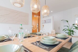 Dining - nJoy! Penthouse Filderstadt | Airport & Roof Terrace (Filderstadt)