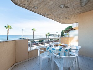 Outdoor dining - Le Palazzo del Mar by Interhome (Cavalaire)