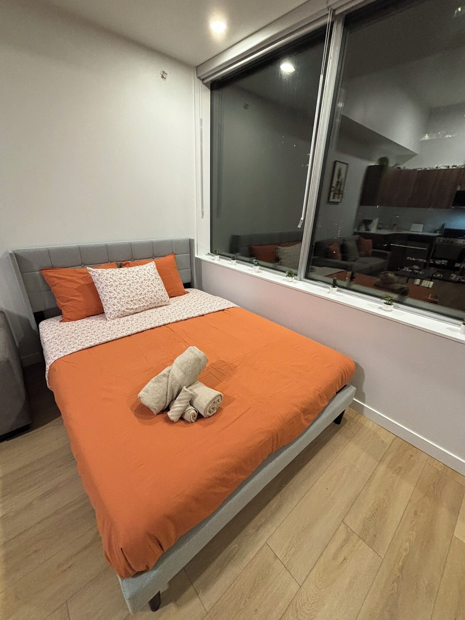 Wifi gratis y ropa de cama 