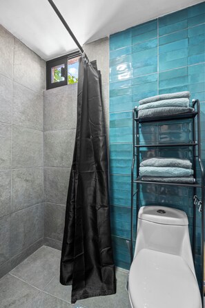 Handtücher, Seife, Toilettenpapier