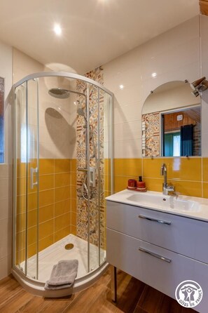 Shower - The Luguet highlands (ANZAT LE LUGUET)