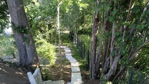 A concrete staircase surrounded by trees and gravel. - The refuge - LA BOURBOULE (LA BOURBOULE)