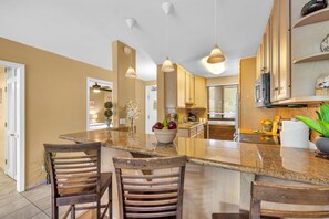 Fridge, microwave, oven, stovetop - Modern, cozy 2bd getaway by the Shore (Kahana)