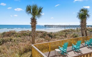 Property grounds - Oceanfront Getaway with Stunning Views , Pool, & Easy Beach Access (North Myrtle Beach)