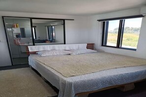 Iron/ironing board, WiFi, bed sheets - VINAKA VIBES (Lautoka)