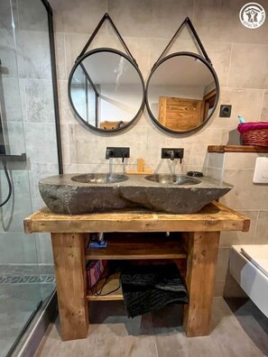 Shower, hair dryer - La Liete - 1st Floor (BESSANS)