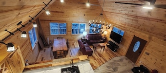 3700ft Off-Grid Solar Cabin in Kumbrabow Forest w/ Fireplace & Stars