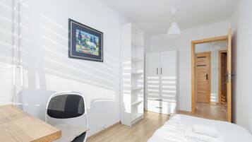 Iron/ironing board, WiFi, bed sheets