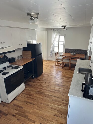 Relax with family and friends in this quiet 1880 cottage.