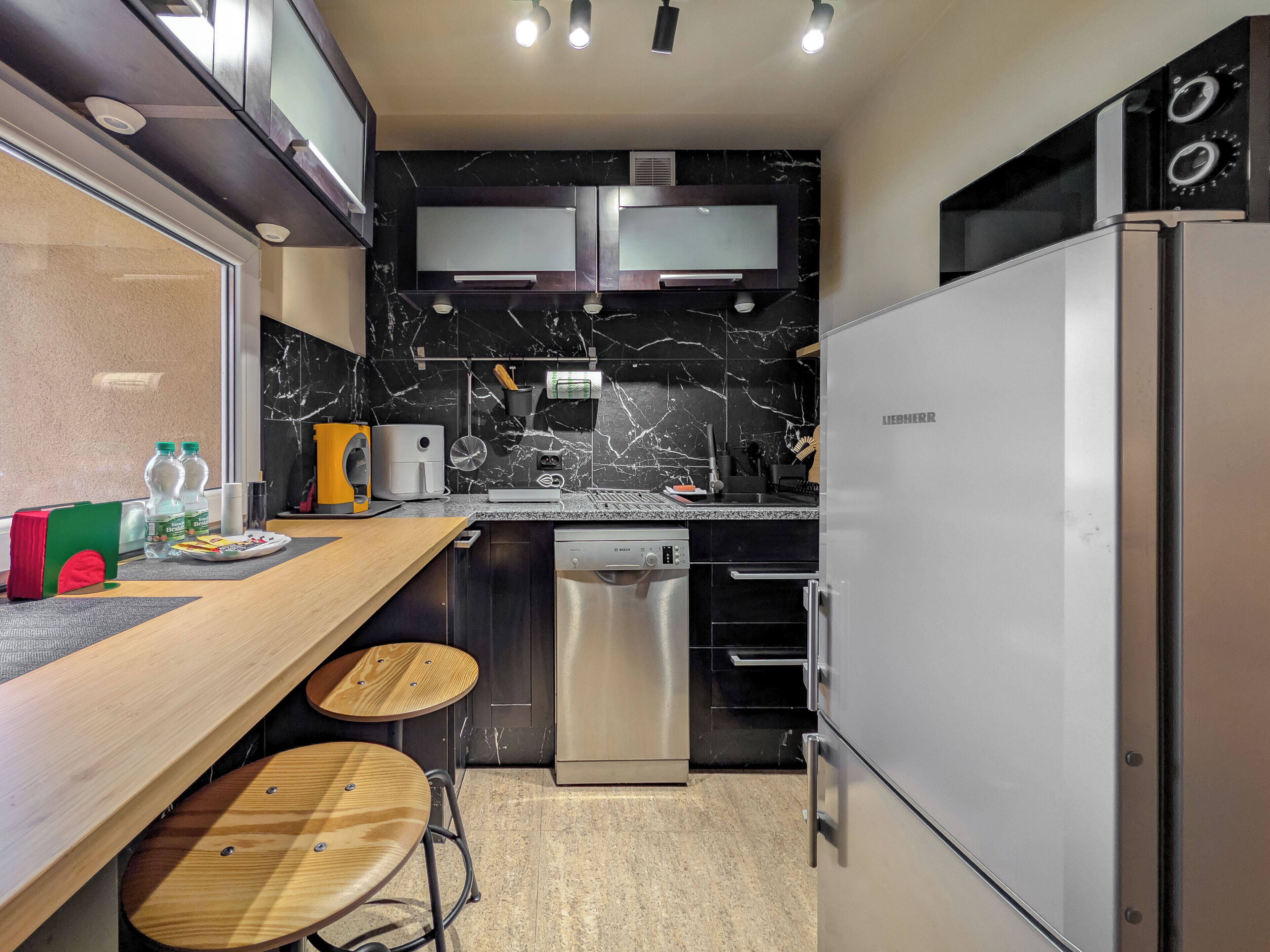 雪櫃、微波爐、爐具、洗碗機