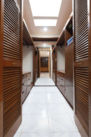 Interior - Family Home with Heated Pool (Guadalajara)