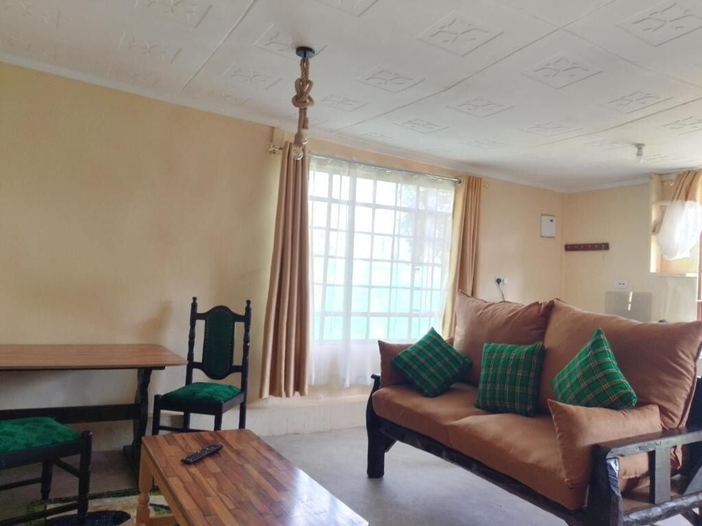 Chalet Deluxe, vistas al jardín | Zona de estar | Smart TV de 32 pulgadas con canales digitales