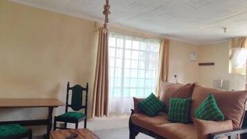 Chalet Deluks, pemandangan kebun | Area keluarga | Smart TV 32-inci dengan saluran TV digital