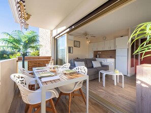 Outdoor dining - 1-Br Apartment Near the Beach and the Croisette, Palm Beach (Cannes)