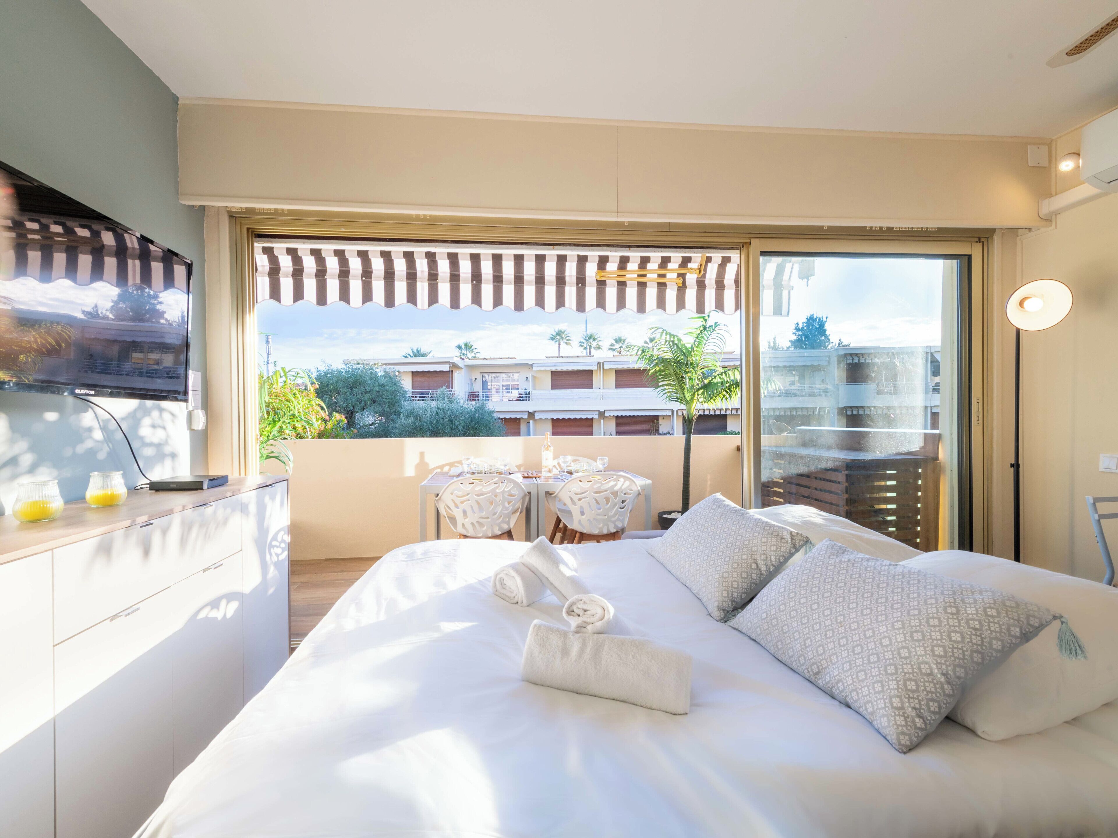 Strykjärn/strykbräda, wi-fi och sängkläder