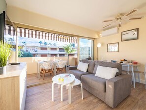 TV - 1-Br Apartment Near the Beach and the Croisette, Palm Beach (Cannes)