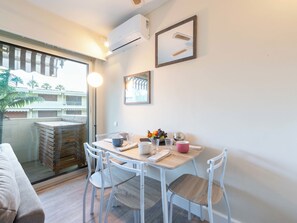 Dining - 1-Br Apartment Near the Beach and the Croisette, Palm Beach (Cannes)
