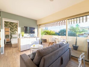 TV - 1-Br Apartment Near the Beach and the Croisette, Palm Beach (Cannes)