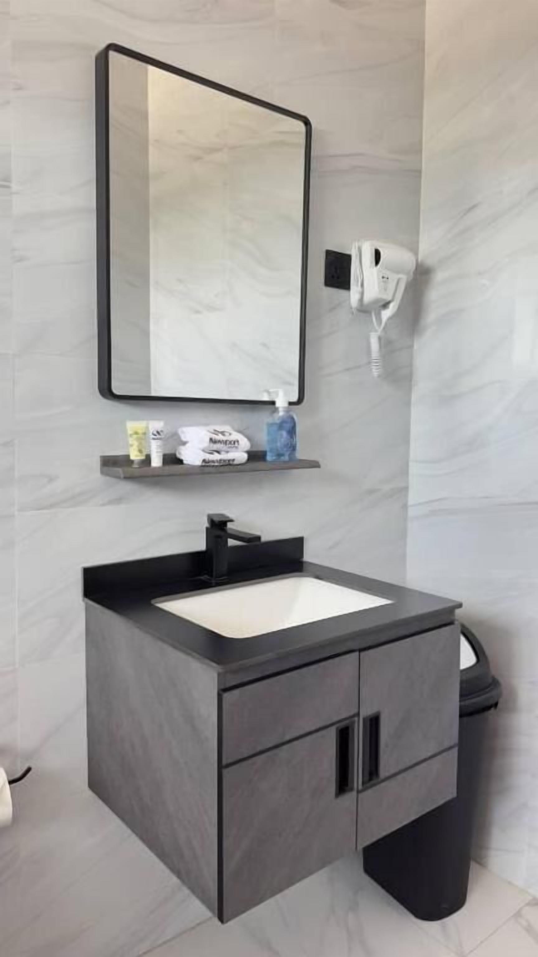 Standard Double Room, Balcony | Bathroom