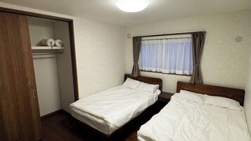 4 makuuhuonetta, silitysrauta/-lauta, Wi-Fi, vuodevaatteet