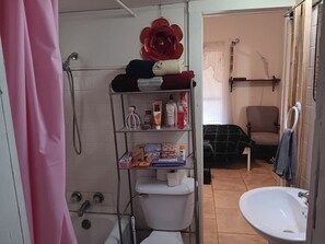 Handtücher, Seife, Toilettenpapier