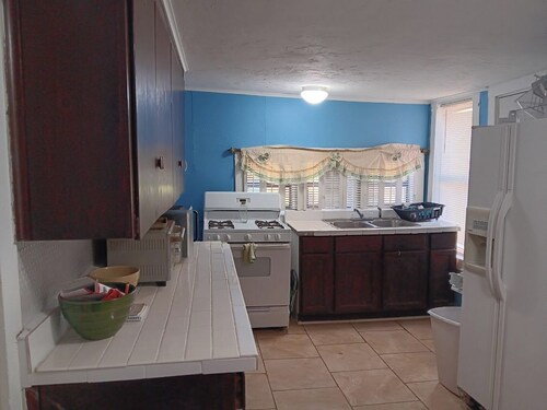 Cozy 3-bedroom cabin with AC and full kitchen and laundry.