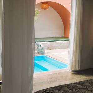 Suite superior, vistas a la piscina | Interior