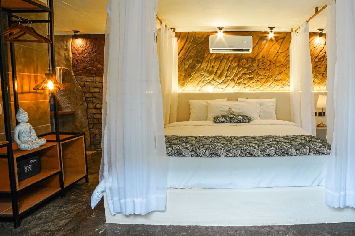 Superior Suite, Pool View | In-room safe, free WiFi